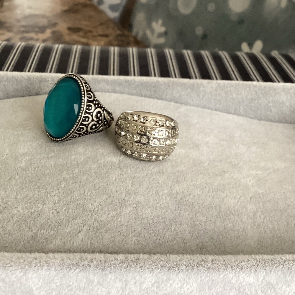 🚨Sale🚨!! 2 Vintage Fashion Rings - Picture 4 of 6
